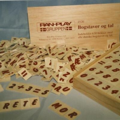 6400100 Bogstaver og tal i træ - 70% rabat