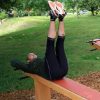 Ryg og mave træner til udendørs fitness, som træner mange forskellige ting.