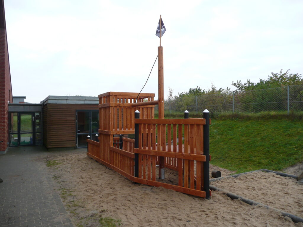 5000205 4 Legeplads træskib