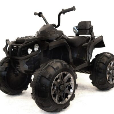 8300585 B EL-ATV med affjedring på alle 4 hjul og gummihjul. De 2 kraftige motorer, tr�k p� begge baghjul og de store hjul, gør den yderst terrængående, så den nemt kan køre i græs, jord m.v.